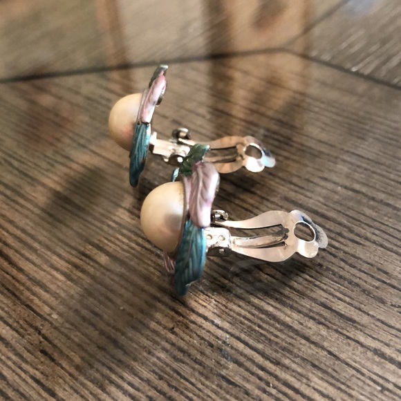 Vintage Pastel Leaf with Pearl Center Clip Earrings - Picture 3 of 13